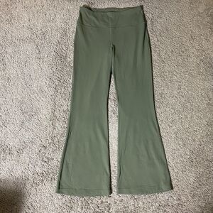 Lululemon Size 14 Groove Super High Rise Flared Pant Nulu 32.5" Army Green